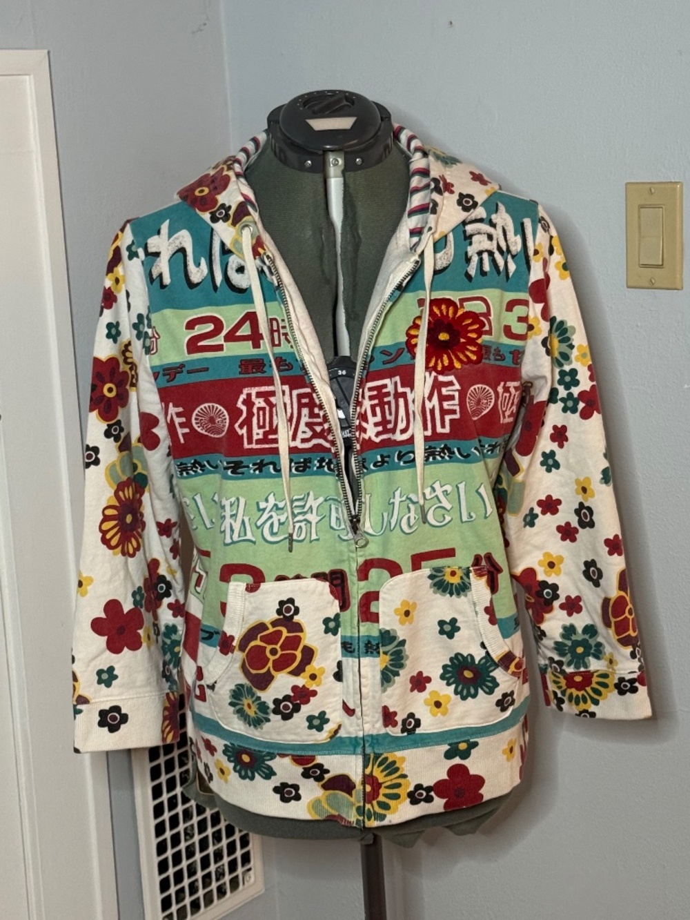 Y2K Lucky Brand "Shibuya Kitty" XL Applique Hoodie Rising Sun Striped Floral